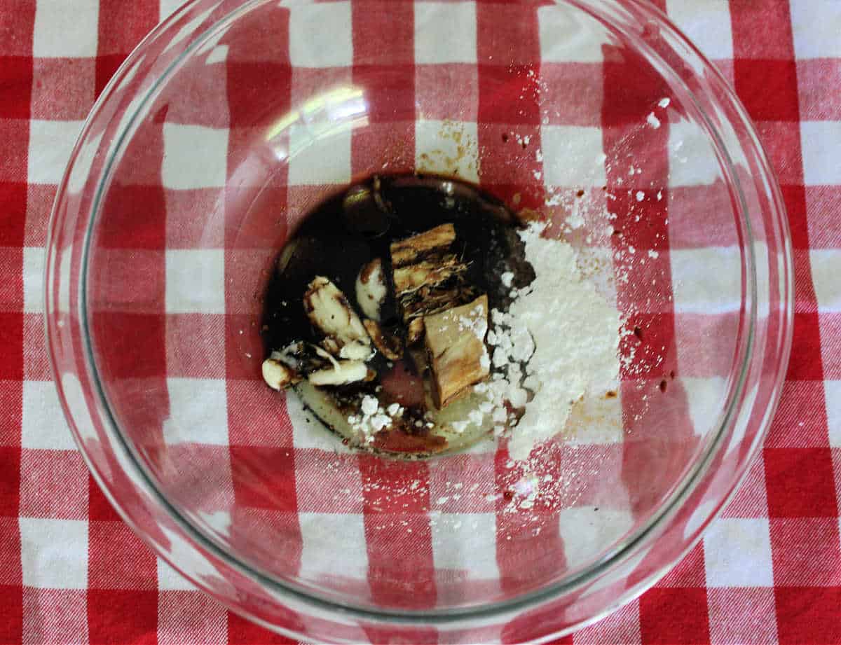 beef marinade ingredients in a glass bowl
