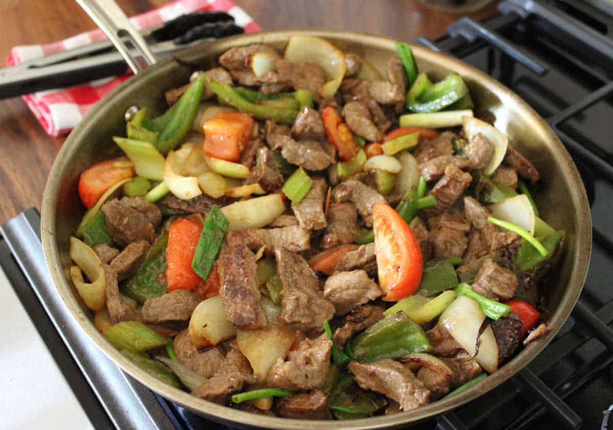 beef tomato stir fry in a large pan
