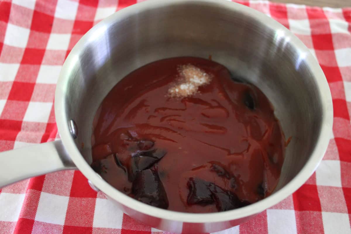 ketchup and grape jelly in small sauce pan