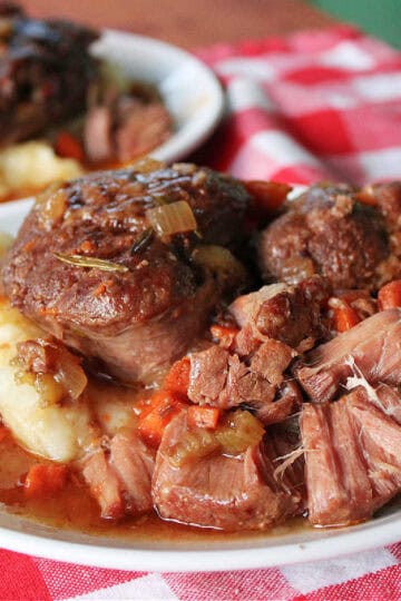 slow cooker osso bucco served over mashed potatoes