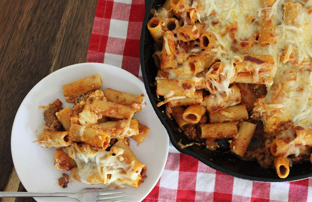 cheesy baked rigatoni casserole with ground beef