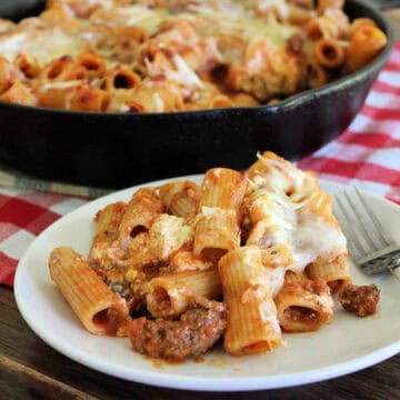 Baked rigatoni with beef