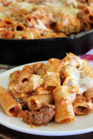 Baked rigatoni with beef